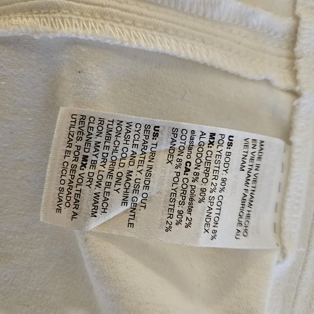 Stylish White Buttoned Top - Picture 6 of 12